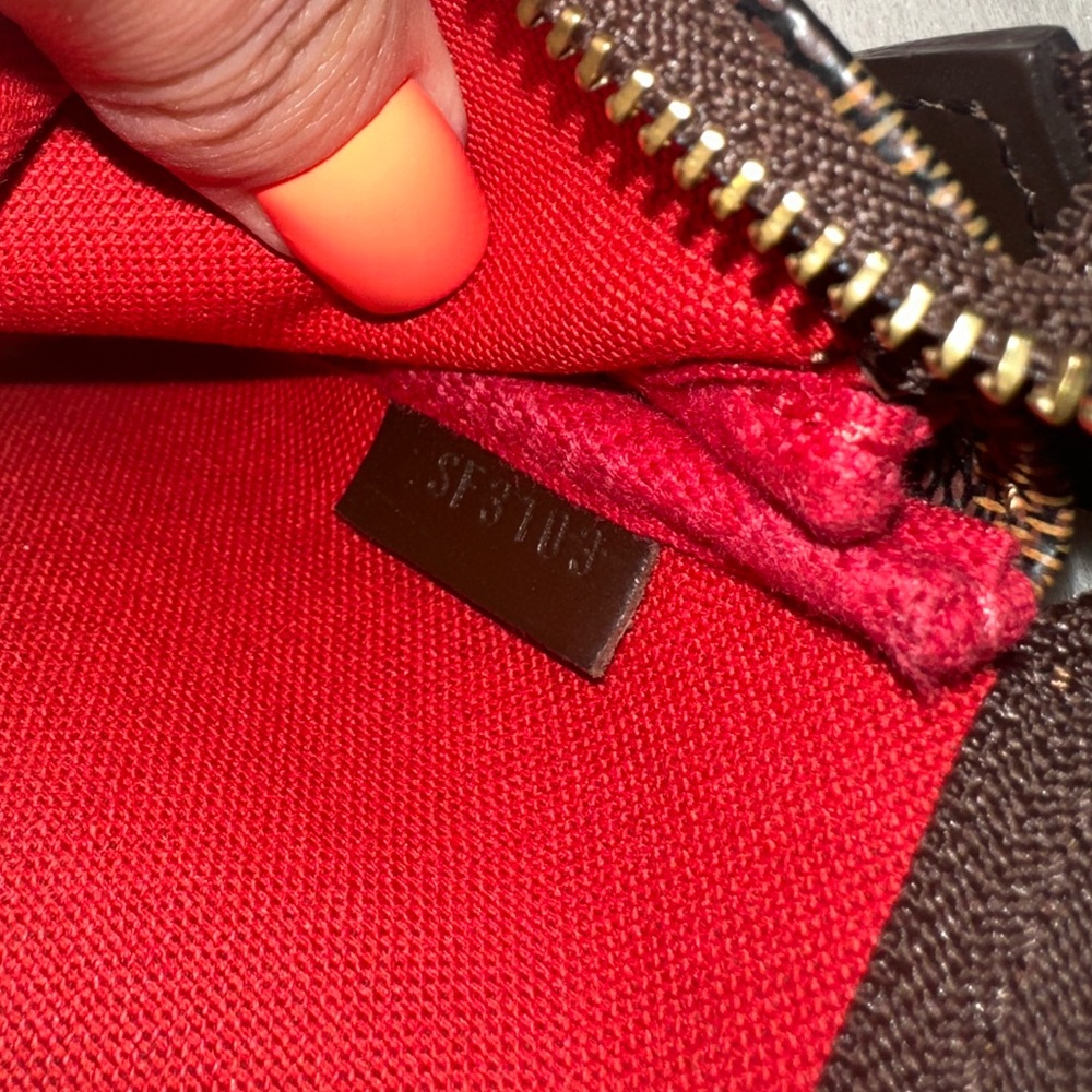 Louis Vuitton Mini Pochette Accessoires - Picture 5 of 7